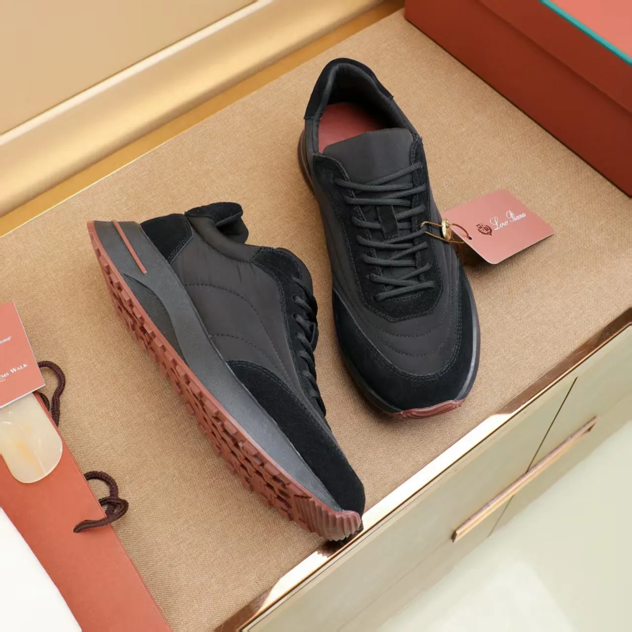 Factory price: 460💰Loro Piana niche classic jogging shoes, men's lace-up casual shoes and sneakers, high-quality lightweight and comfortable fabrics, suitable for outdoor leisure, the color scheme is young and energetic, and it looks great with sportswear or casual suits! Size: 38-44 (45. Customized)